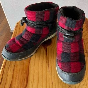 SOREL WHITNEY SHORT WATERPROOF WINTER BOOTIES, Red Plaid Boots : GUC